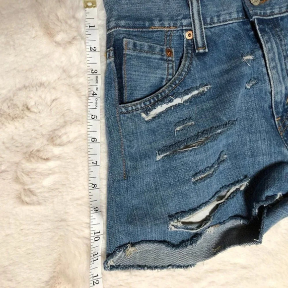 Levi's Blue Ripped Distressed Denim Jean Shorts Sz 24 - Picture 8 of 8